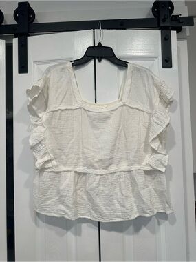 Lucky & Coco Women’s White Solid Square Neck Cap Sleeve Ruffle Blouse L
